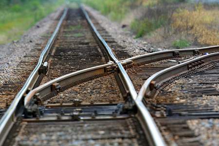 train tracks splitting